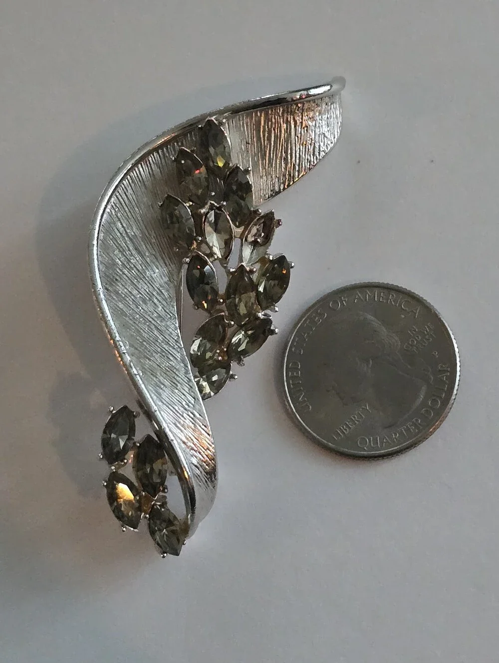 Vintage Coro brooch modernist mod ribbon futuristic silver tone